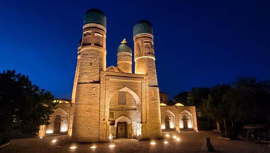A Group Walking Tour Of Old Town - Mosques and Islamic saints’ tombs: how faith shaped daily space