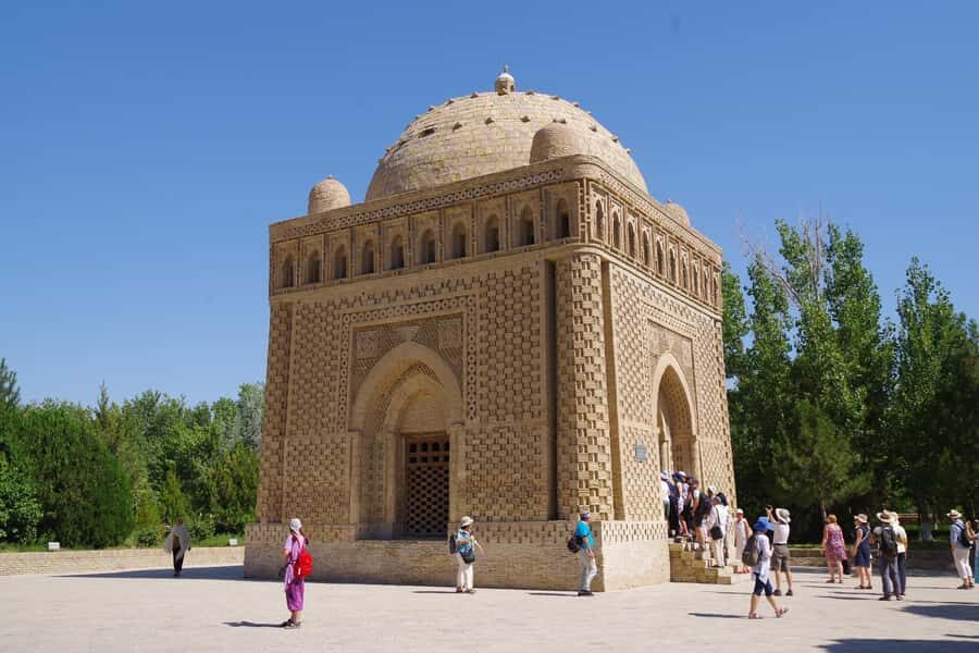 Bukhara: Full-Day Guided Tour with English-Speaking Guide - Minorai Kalon and Poi Kalan: towering verticals and a huge courtyard
