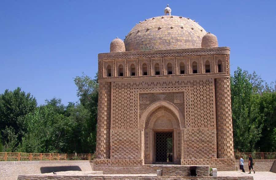 Bukhara: Full-Day Guided Tour with English-Speaking Guide - Bolo Haouz Mosque: calm worship spaces and elegant details