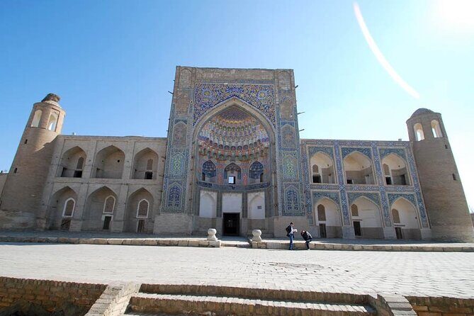 Bukhara Walking Tour - Stop 1: Lyabi Hauz ensemble (Divan-Beghi, Nadir Divanbegi, Kukeldash, and dervishes)
