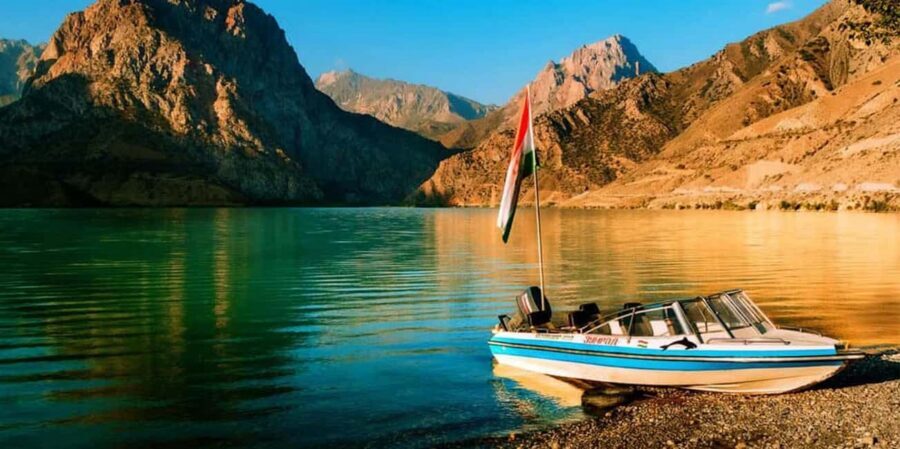 From Samarkand: Day tour to the Tajiksitan Alexander lake. - The Fann Mountains drive: why the ride is part of the experience