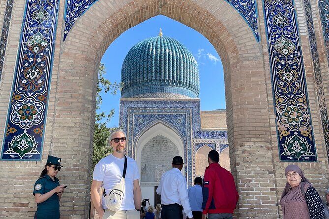 Samarkand City Tour with a Professional Photographer - Stop 4: Bibi Khanym Mosque and its massive presence