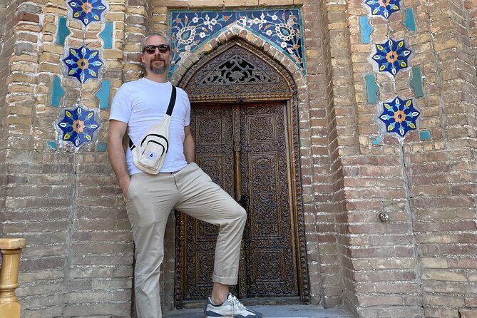 Samarkand City Tour with a Professional Photographer - Choosing between a professional guide and a certified photographer