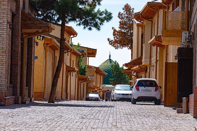 Tashkent Walking & Food Tour: Highlights + Local Flavors - The Tashkent Metro Photo Stop: Alisher Navoi and Kosmonavtlar