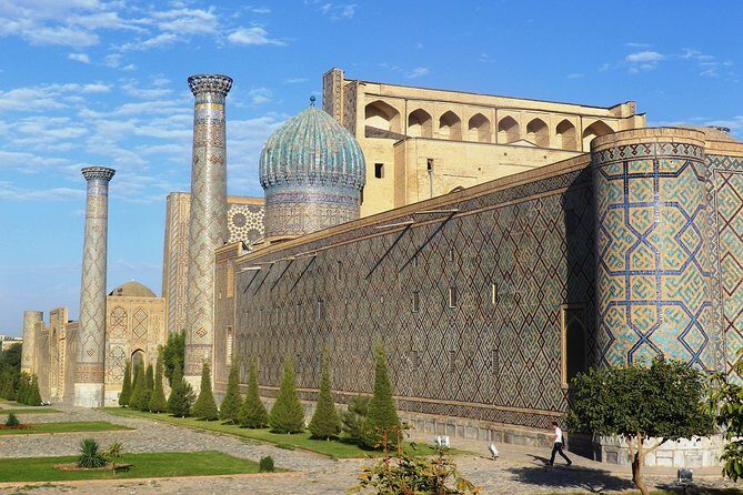 The Golden City of Samarkand: A Self-Guided Audio Tour - Stop by stop: Registan—how to see it without rushing